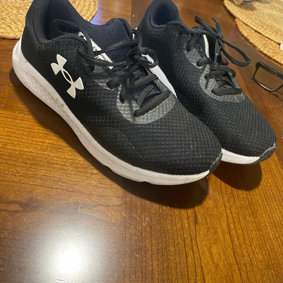 Under Armour shoes - Picture 5 of 9